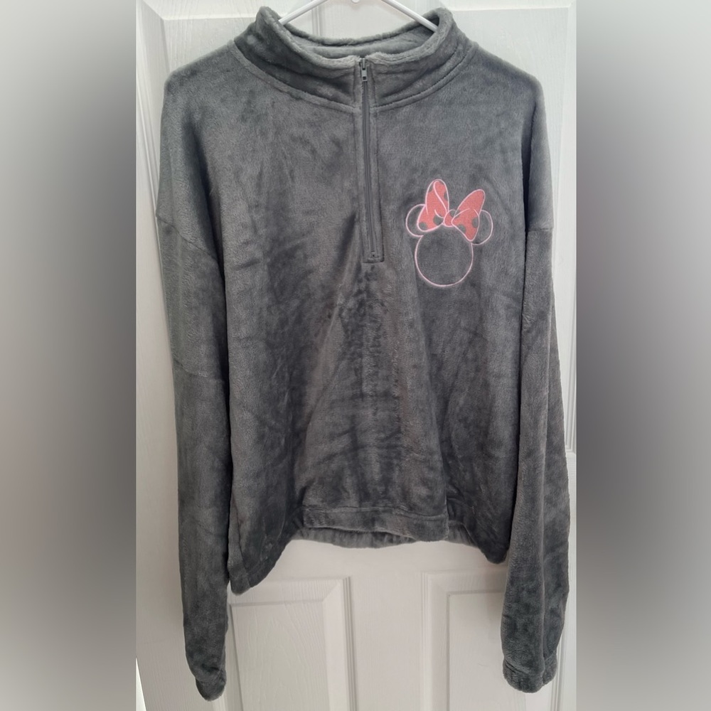Disney Minnie Mouse Pullover, Women’s size XL NWT